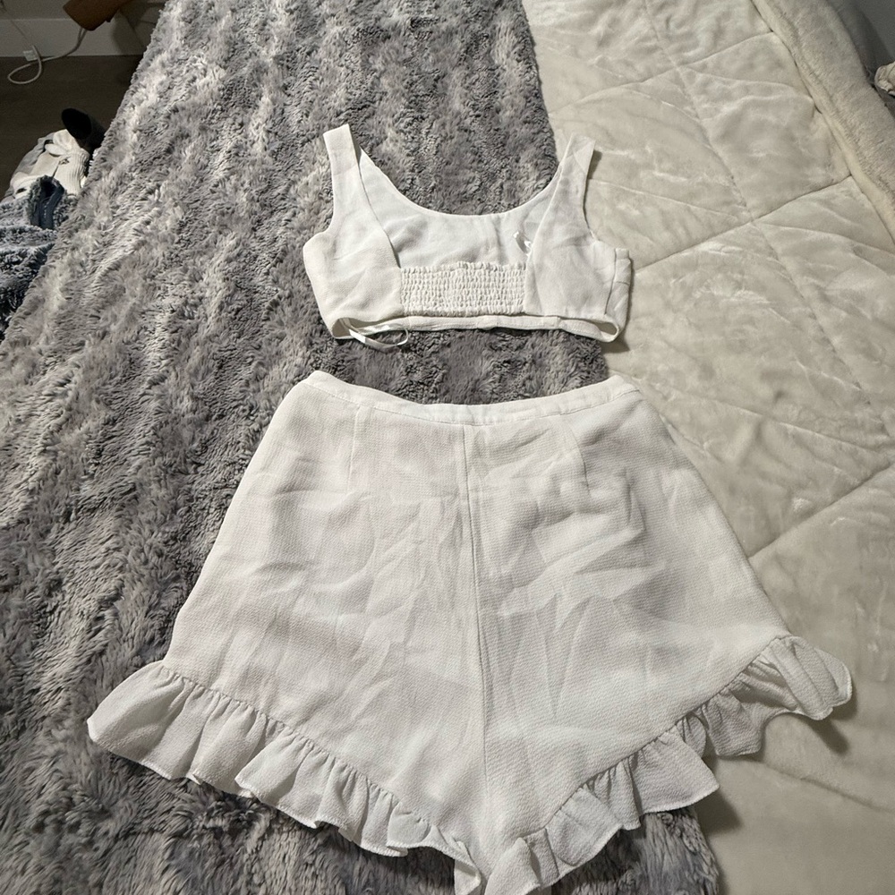 Superdown White Button-Up Crop Top And Ruffle Sho… - image 7